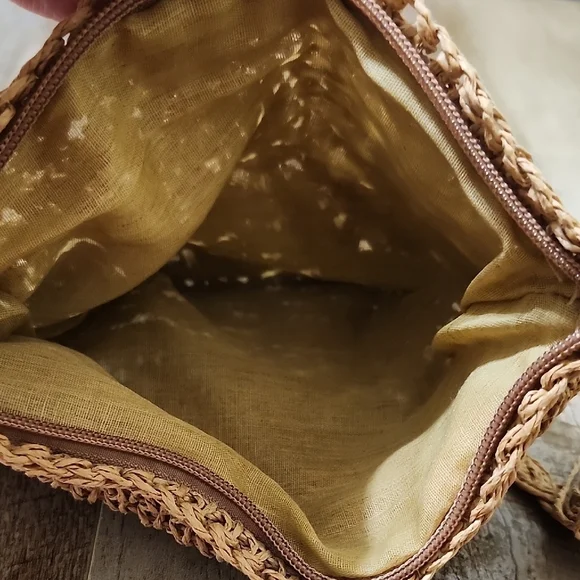 Handmade Woven Tan Crossbody Bag - Picture 8 of 9